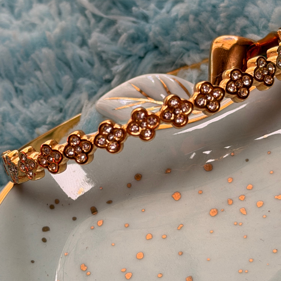 Brazalete Dorado Ajustable con Circonias