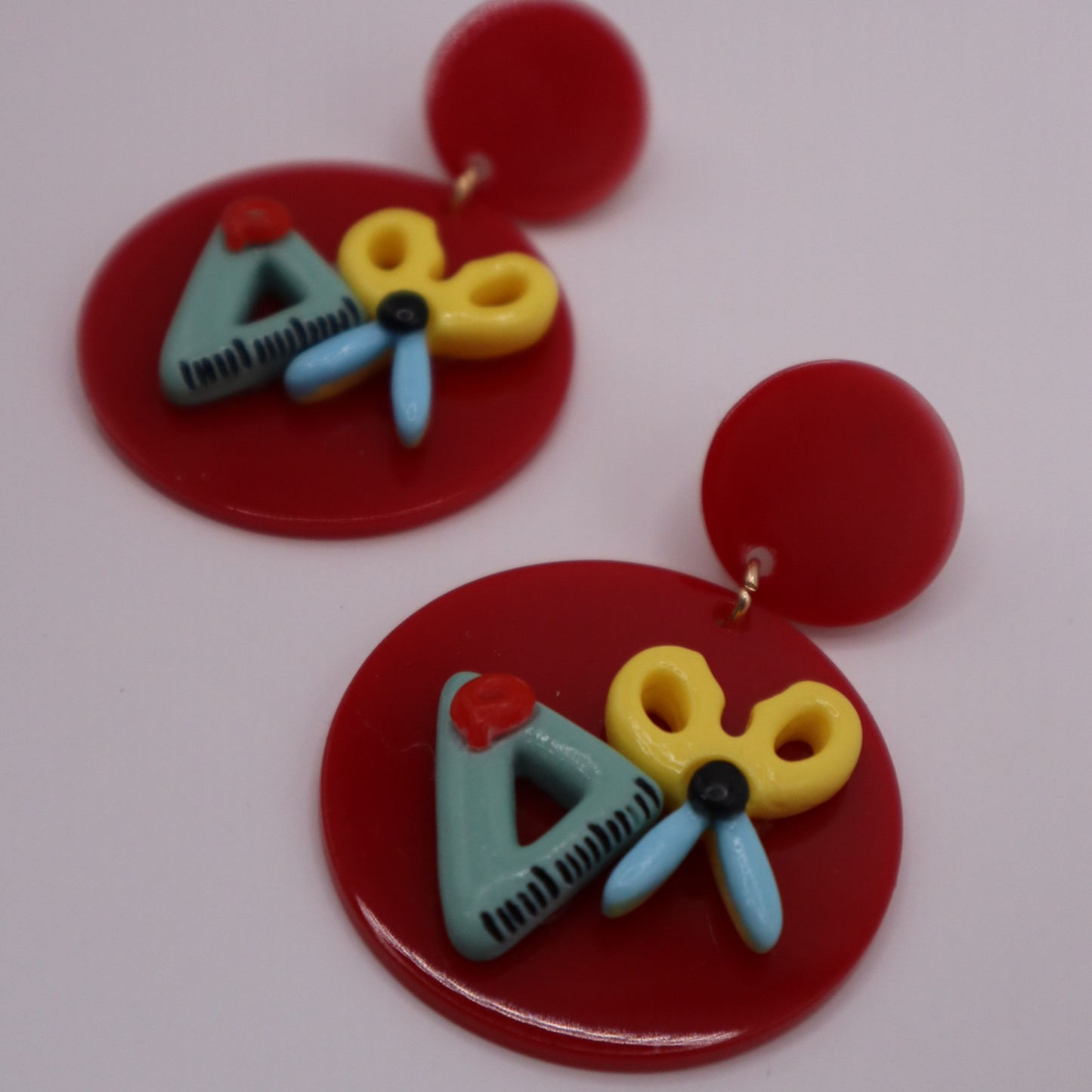 Funny colorfull earrings | Aretes coloridos para educadoras