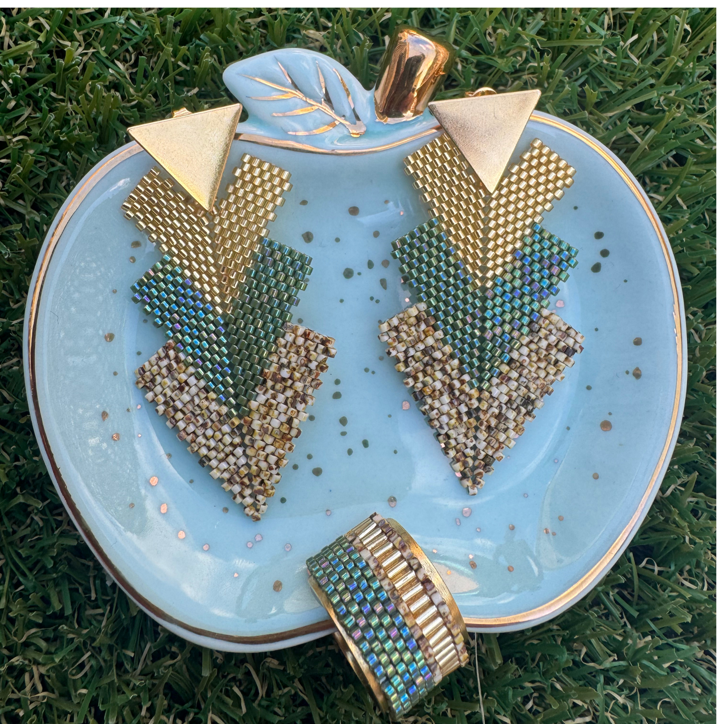 Madre Tierra | set de aretes y sortija | Hecho a mano