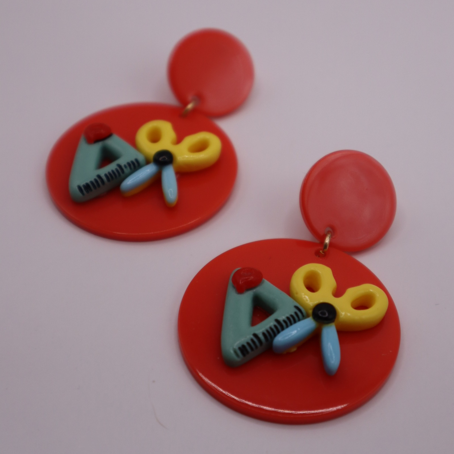 Funny colorfull earrings | Aretes coloridos para educadoras