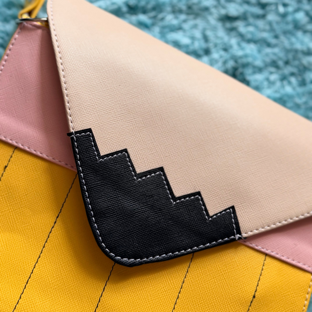 Crossbody “Pencil Chic”