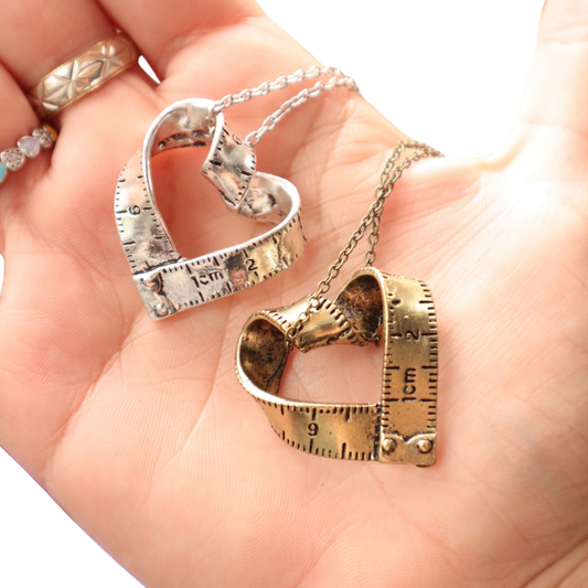 Ruler heart pendant chain | Regla corazón cadena