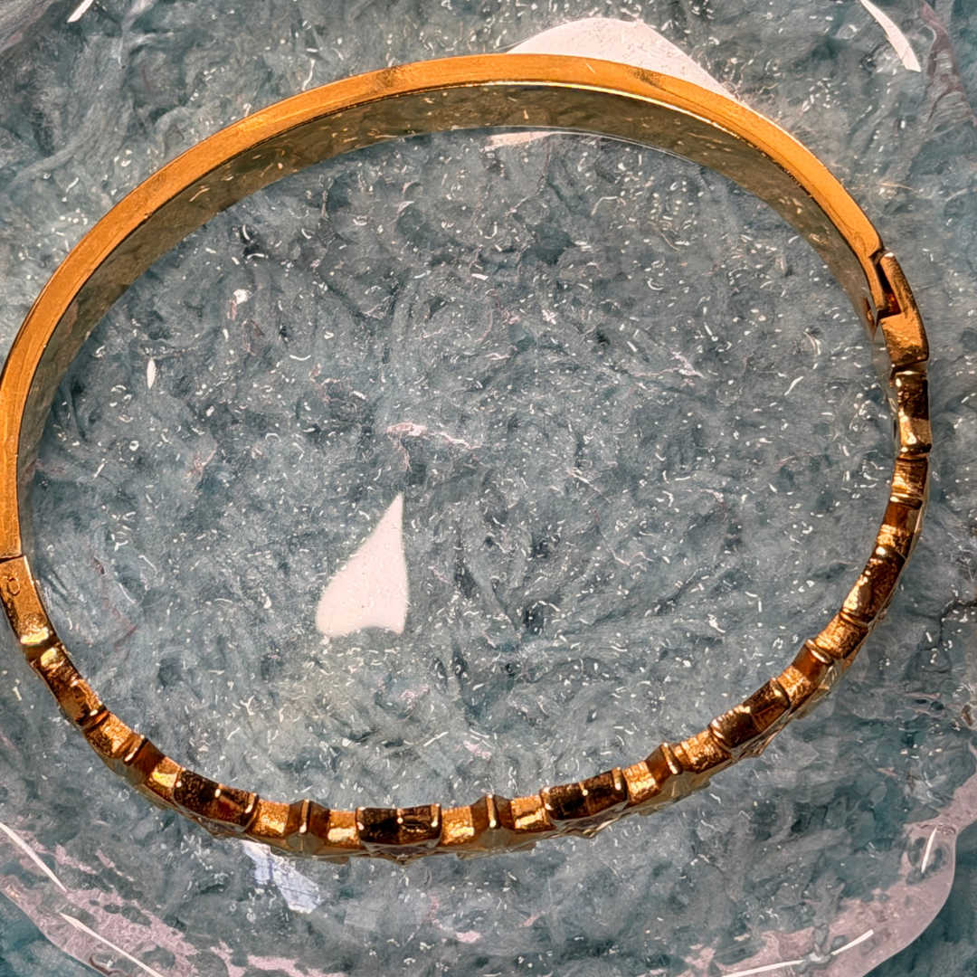 Brazalete Dorado Ajustable con Circonias