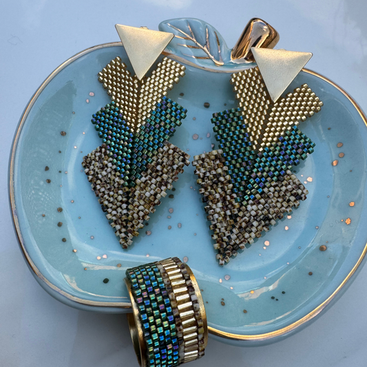 Madre Tierra | set de aretes y sortija | Hecho a mano