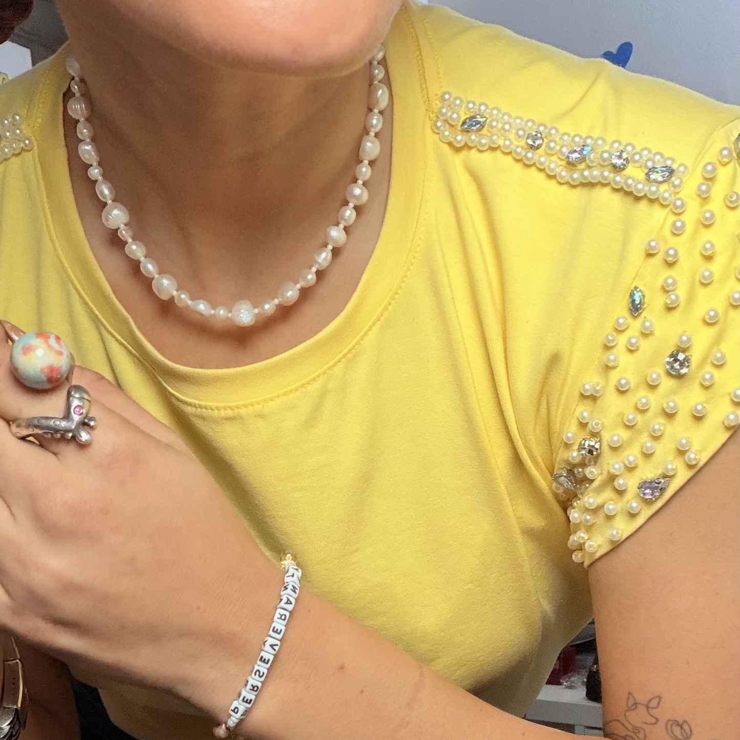 T-Shirt con Perlas y Pedrería Hecha a Mano