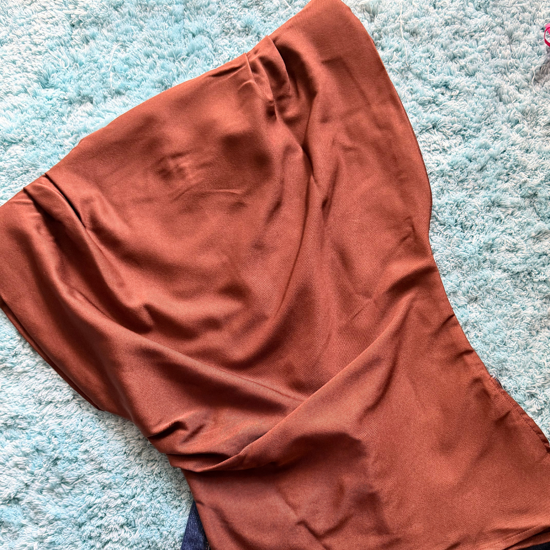 Top Asimétrico Marrón con Drapeado – TTS Fashion