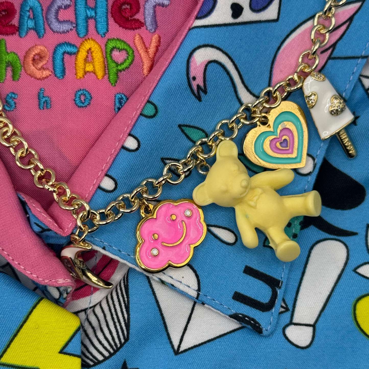 Set happy funky | Pulsera con charms y studs.