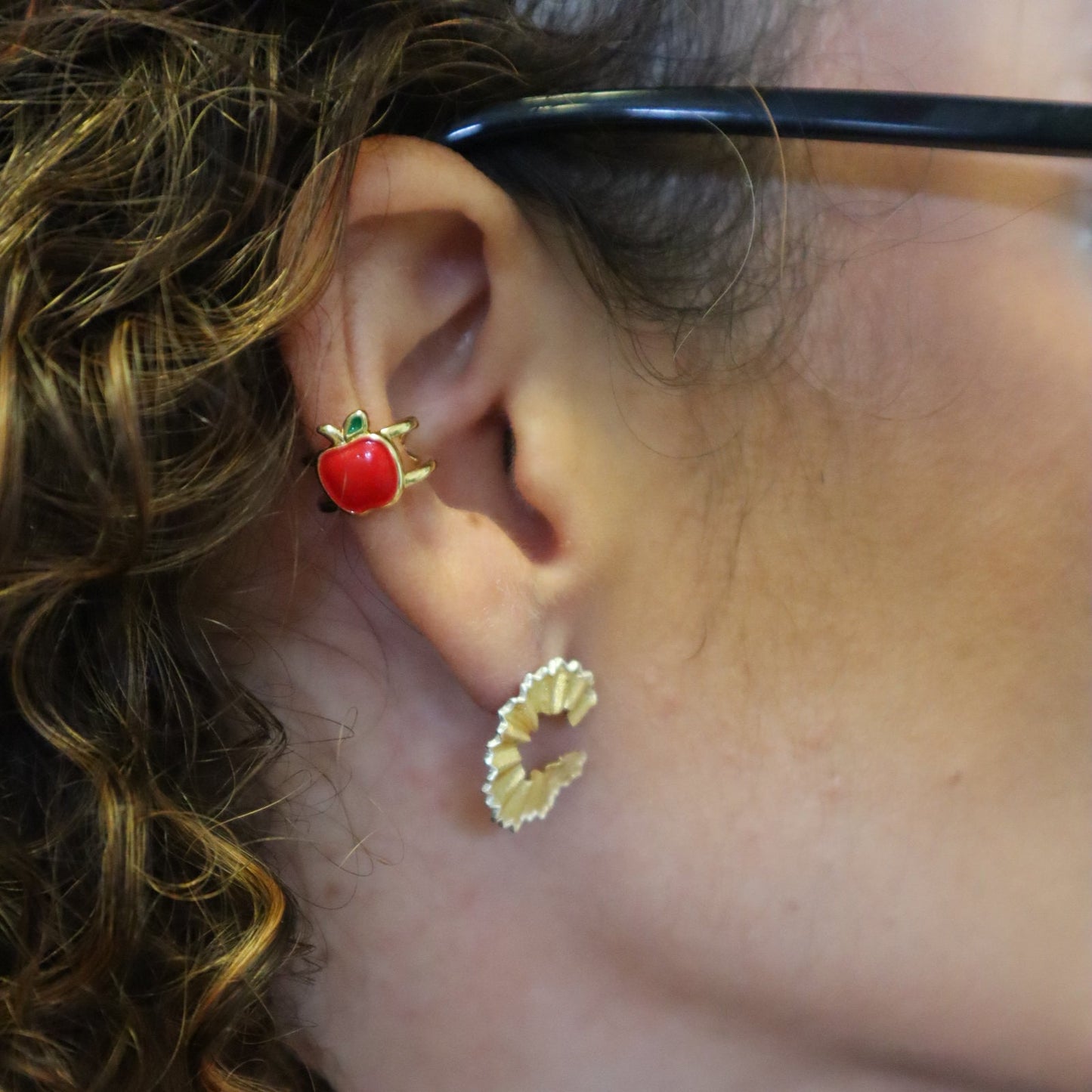 Apple earcuff set | Set de aretes y cuff para la oreja en forma de manzana