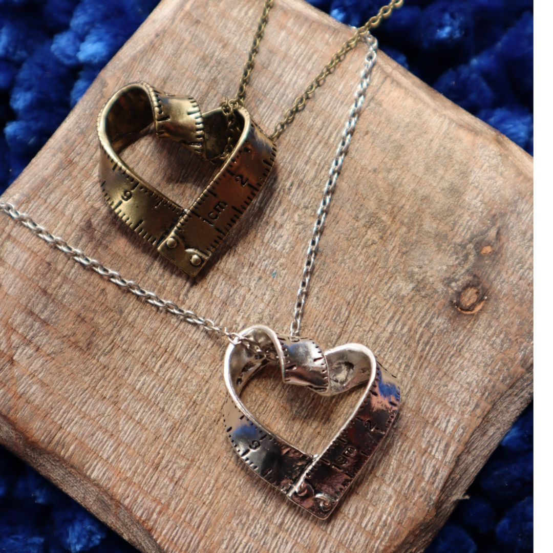 Ruler heart pendant chain | Regla corazón cadena