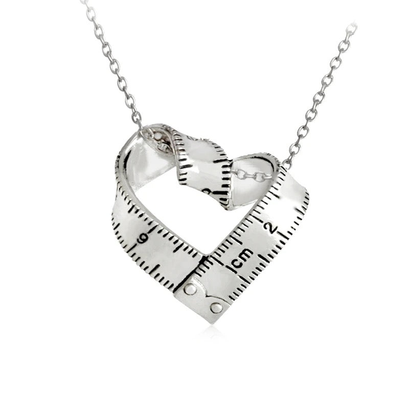 Ruler heart pendant chain | Regla corazón cadena